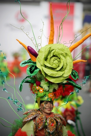 Illustration for article titled A Trip To The Jember Fashion Carnival